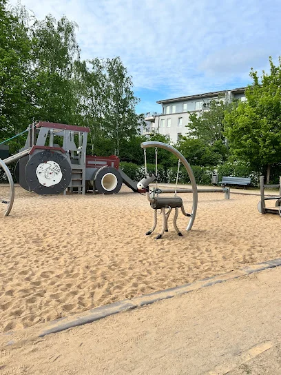 Bild von Traktor Kinderspielplatz gelegen in Berlin, Berlin